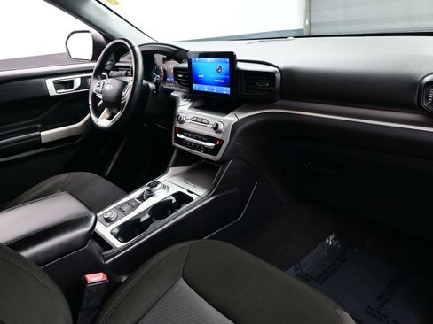 Used 2022 Ford Explorer XLT image 15