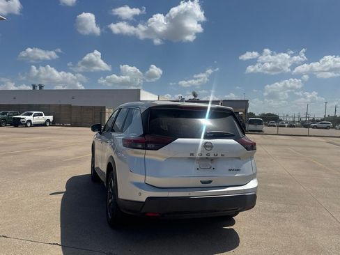 Certified 2024 Nissan Rogue SV AWD/4WD image 18
