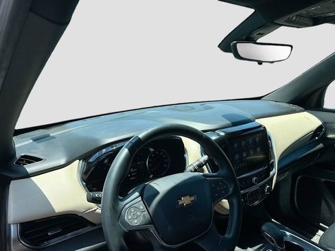 Used 2023 Chevrolet Traverse LT FWD image 10