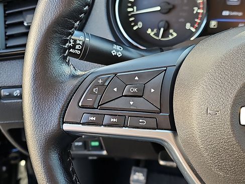 Used 2020 Nissan Rogue SV image 20