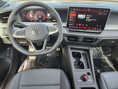 New 2026 Volkswagen Tiguan SE R-Line image 3