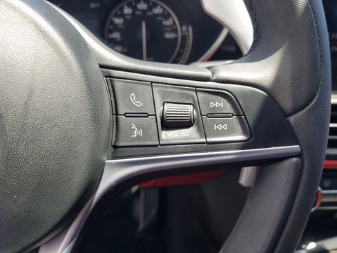 Used 2019 Alfa Romeo Giulia Ti Sport w/ Quick Order Package 22U Sport RWD image 29