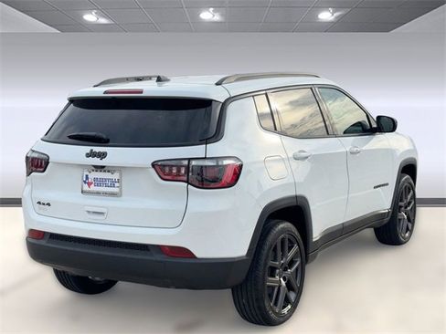 New 2026 Jeep Compass Latitude image 9