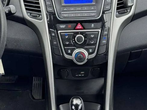 Used 2017 Hyundai Elantra GT FWD image 19