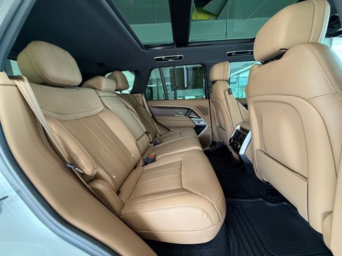 Certified 2025 Land Rover Range Rover SE AWD/4WD image 30