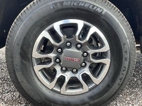 Used 2025 GMC Sierra 2500 SLT w/ SLT Convenience Package image 32