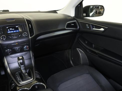 Used 2018 Ford Edge SE FWD image 11