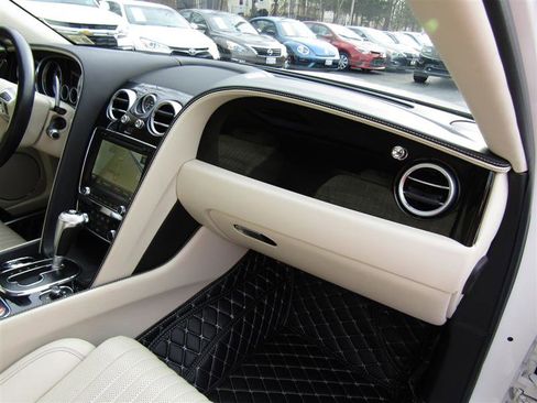 Used 2017 Bentley Flying Spur V8 image 43