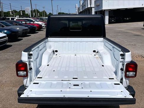 Used 2021 Jeep Gladiator Sport AWD/4WD image 29
