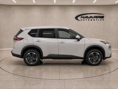 Used 2024 Nissan Rogue SV FWD image 8