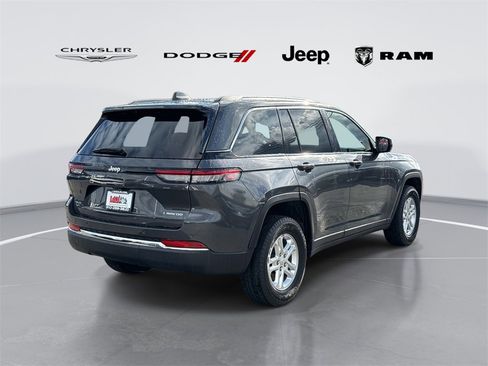 Used 2022 Jeep Grand Cherokee Laredo w/ Luxury Tech Group I image 3