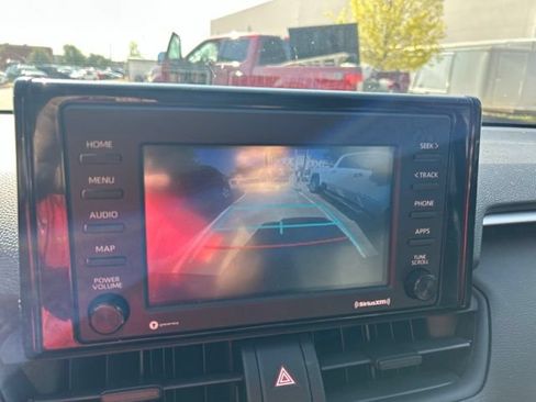 Used 2021 Toyota RAV4 XLE w/ Convenience Package FWD image 16