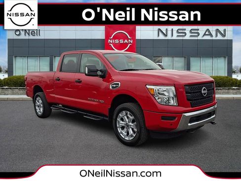 Certified 2024 Nissan Titan SV w/ SV Convenience Package image 1