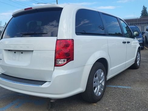 Used 2019 Dodge Grand Caravan SE FWD image 10