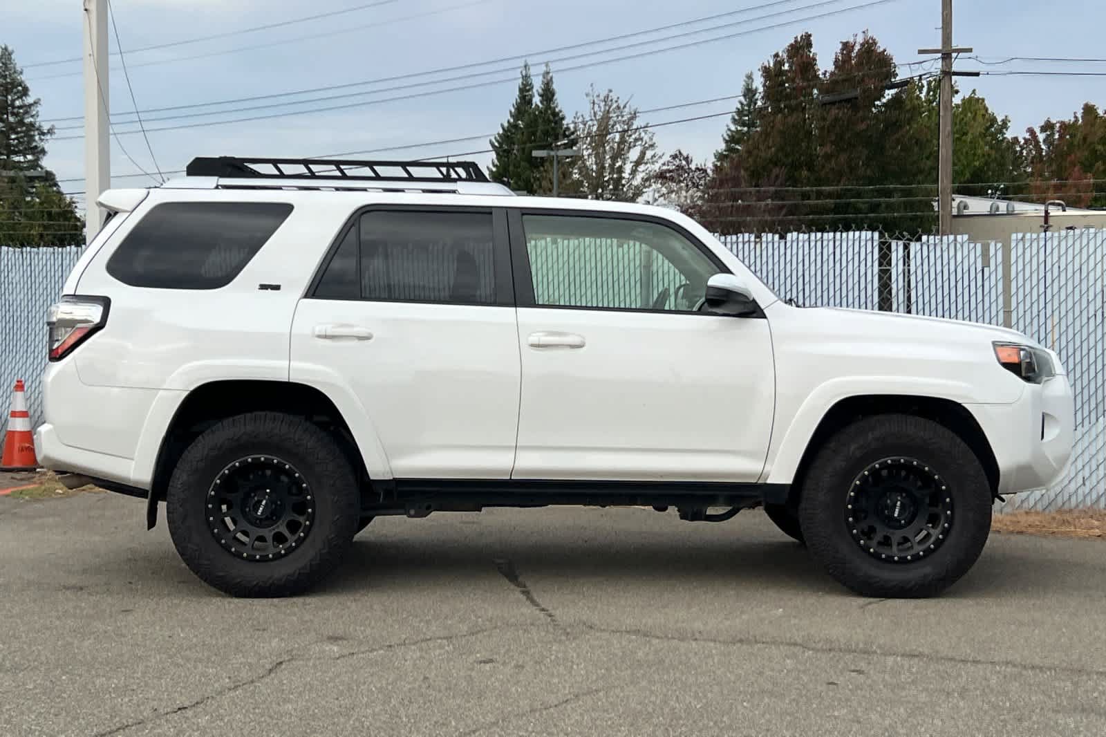 Used 2018 Toyota 4Runner SR5 AWD/4WD image 6