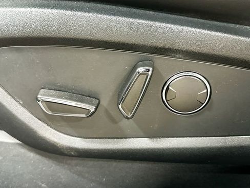 Used 2019 Lincoln Nautilus Select image 21