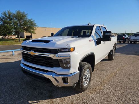 Used 2024 Chevrolet Silverado 2500 LT w/ Convenience Package AWD/4WD image 4