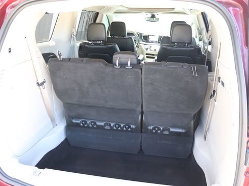 Used 2020 Chrysler Pacifica Limited FWD image 24