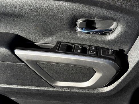 Used 2021 Nissan Titan SV w/ SV Convenience Package image 23