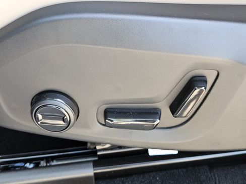 New 2026 Volvo XC90 B6 Plus w/ Protection Package Premier image 24