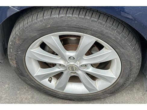 Used 2014 Nissan Versa w/ Tech Package FWD image 4