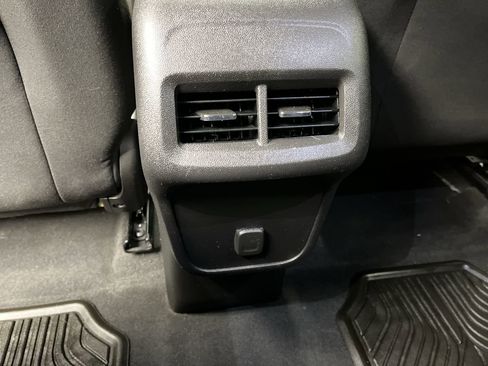 Used 2018 Chevrolet Equinox LT image 11