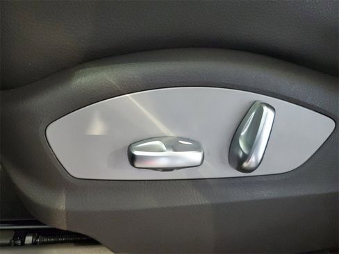 Used 2017 Porsche Macan image 16