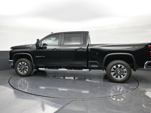 Used 2026 Chevrolet Silverado 2500 LT image 2