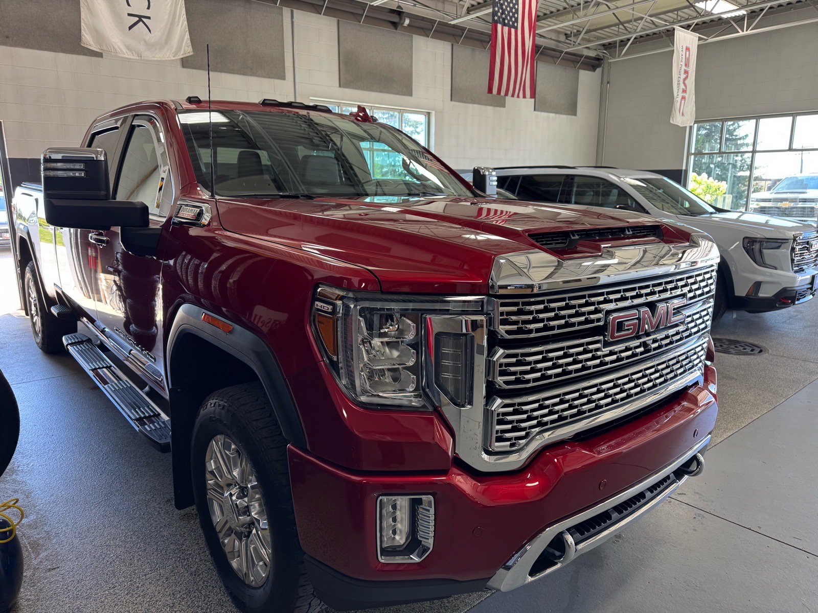 Used 2022 GMC Sierra 2500 Denali w/ Denali Ultimate Package AWD/4WD image 3