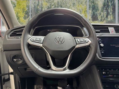 Used 2024 Volkswagen Tiguan SE image 16