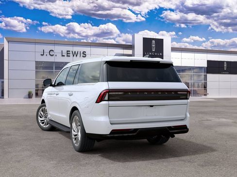 New 2027 Lincoln Navigator Premiere RWD image 4