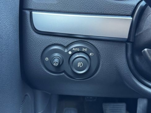 Used 2004 Chevrolet SSR w/ Preferred Equipment Group image 25