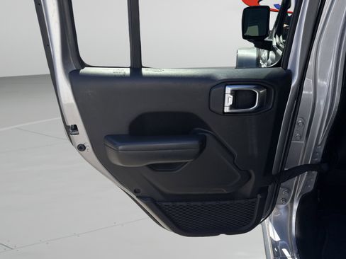 Used 2019 Jeep Wrangler Unlimited Rubicon w/ Steel Bumper Group image 8