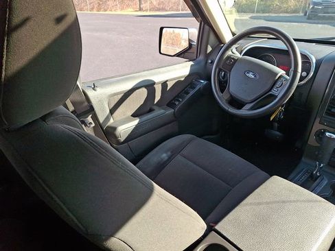 Used 2010 Ford Explorer XLT image 13