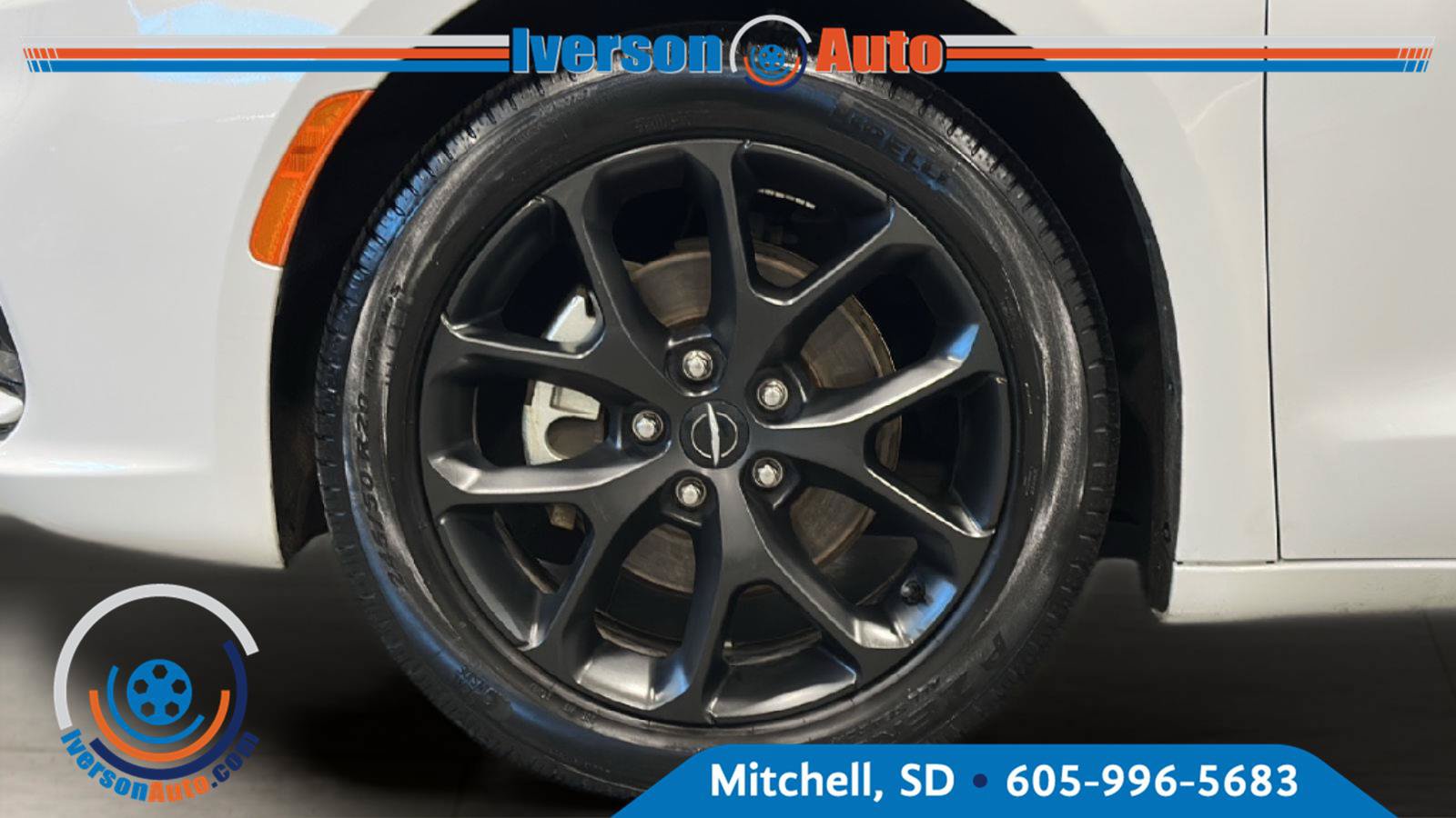 Used 2025 Chrysler Pacifica Limited FWD image 9