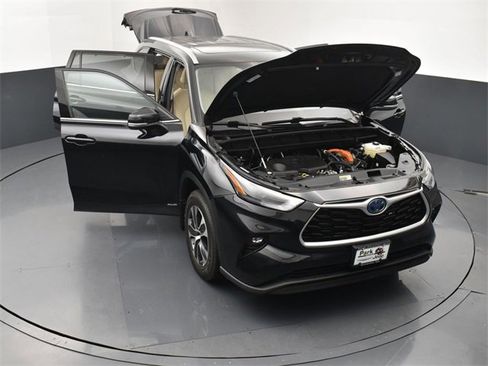 Used 2022 Toyota Highlander XLE image 26