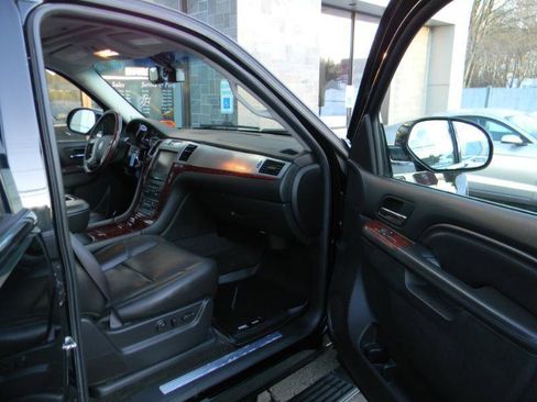 Used 2014 Cadillac Escalade Premium image 24