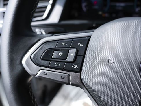 Certified 2025 Volkswagen Atlas Cross Sport SE image 20