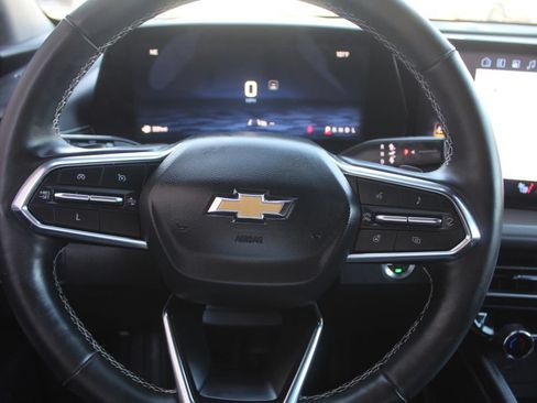 Used 2025 Chevrolet Traverse LT w/ Driver Confidence Package FWD image 18