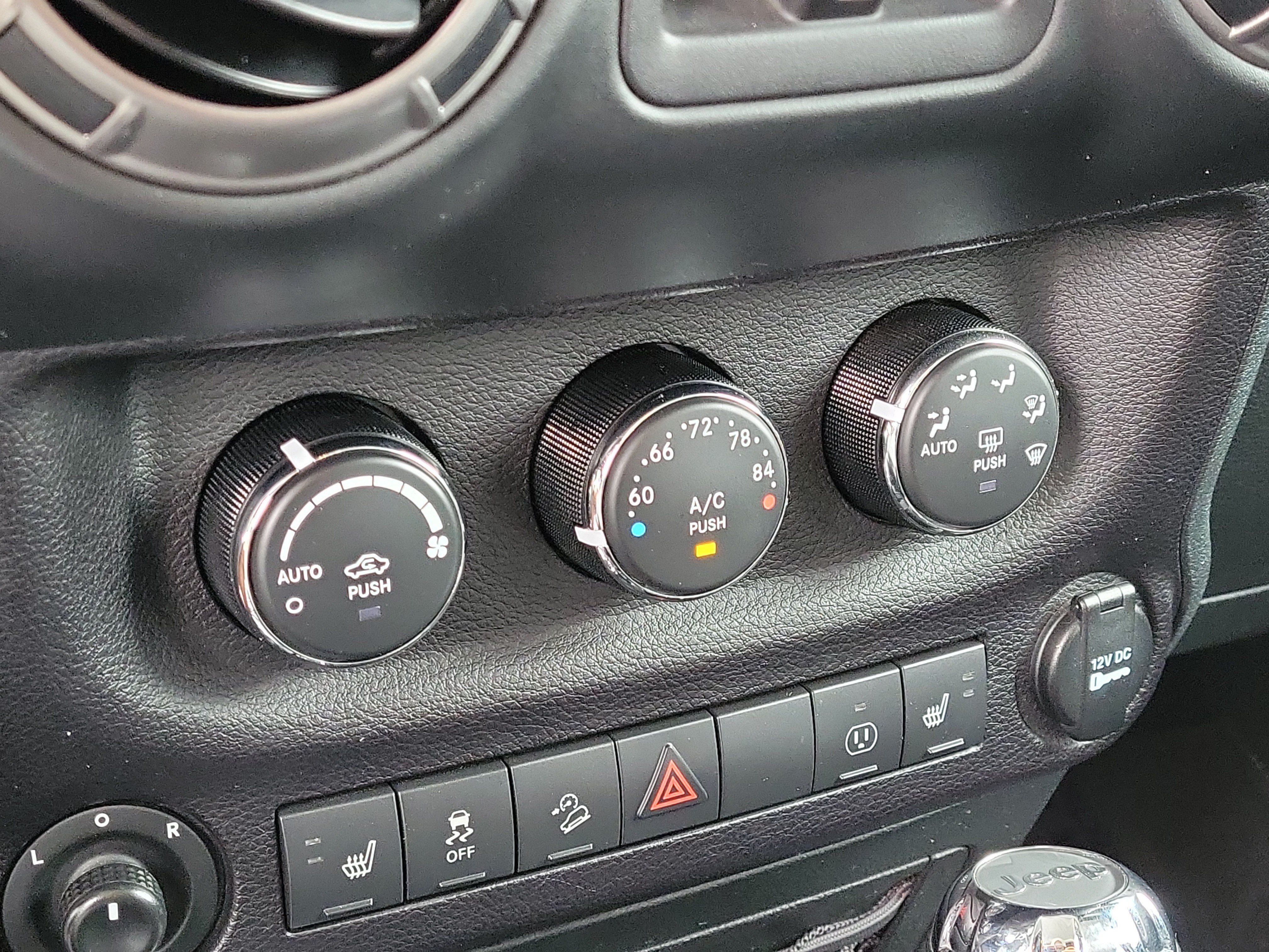 Used 2018 Jeep Wrangler Unlimited Sahara AWD/4WD image 21