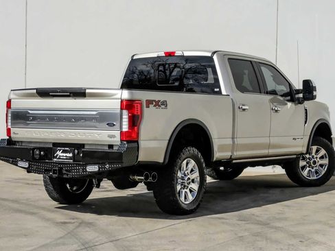 Used 2017 Ford F250 Platinum w/ Platinum Ultimate Package image 9