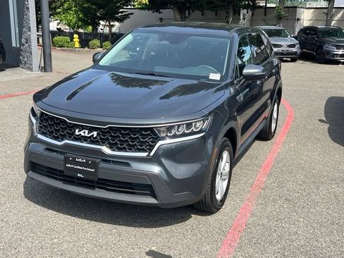 Certified 2023 Kia Sorento LX AWD/4WD image 3