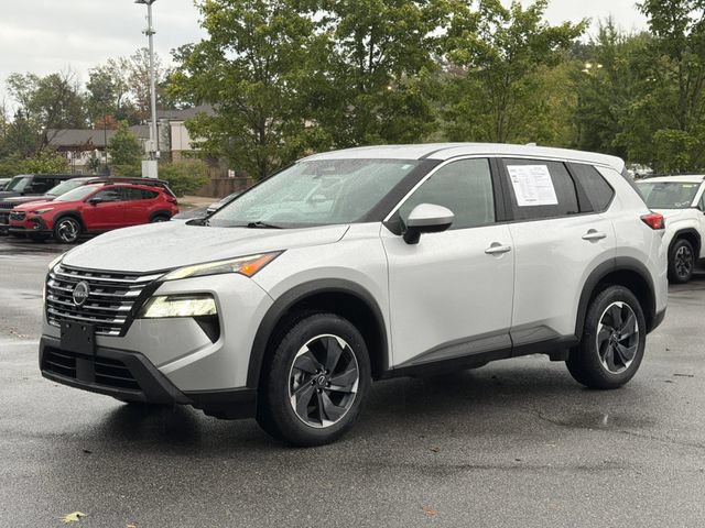 Used 2025 Nissan Rogue SV FWD image 4