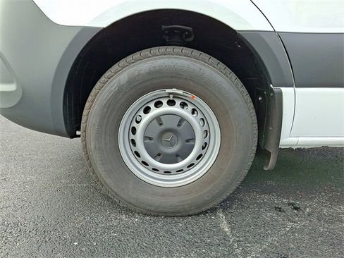 Used 2025 Mercedes-Benz Sprinter 2500 image 10