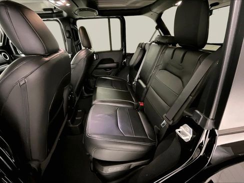 Used 2023 Jeep Wrangler Unlimited Sahara image 19