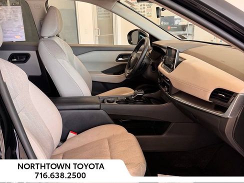 Used 2025 Nissan Rogue SV AWD/4WD image 12
