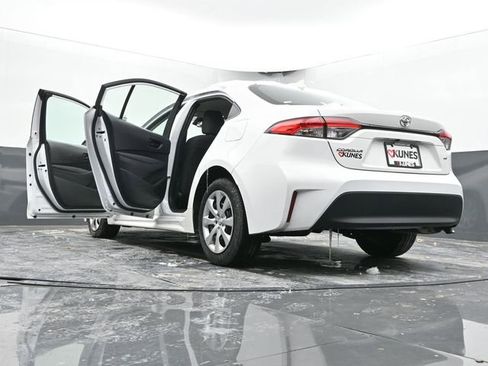 Used 2025 Toyota Corolla LE image 69