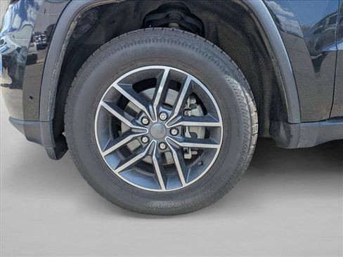 Used 2019 Jeep Grand Cherokee Limited w/ Luxury Group II AWD/4WD image 18