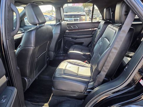 Used 2018 Ford Explorer Platinum image 13