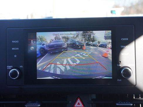 Used 2025 Kia Sportage LX image 40